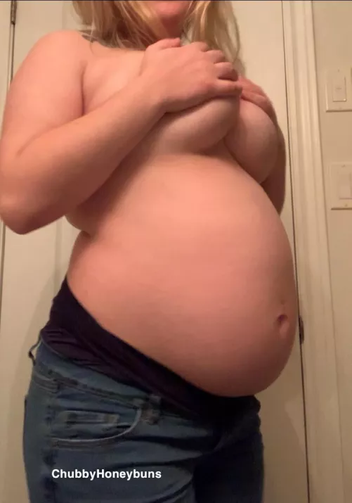 getting rounder and rounder everyday! by ChubbyHoneyBunsXo