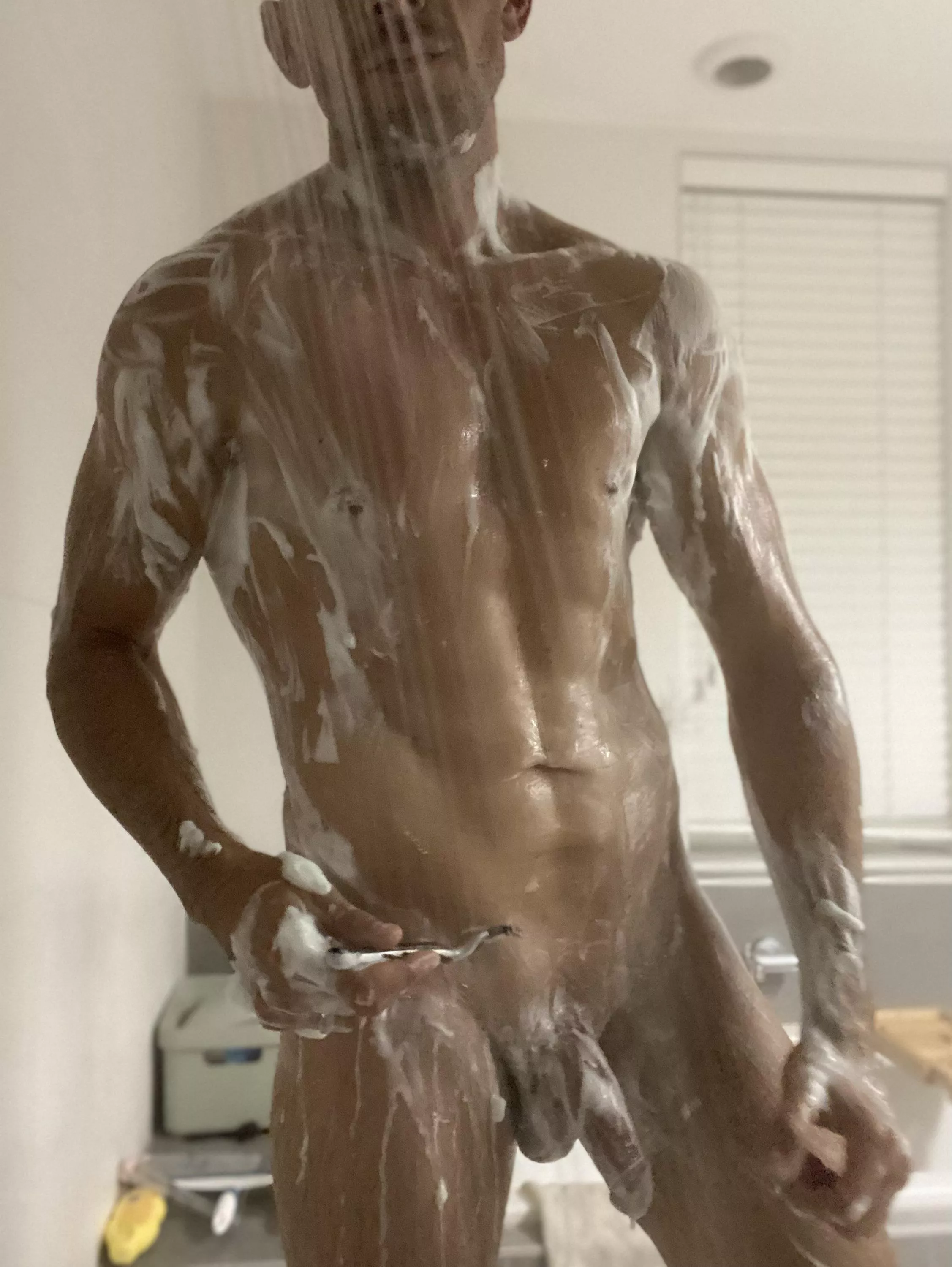 Getting smooth and soft to rock the weekend hard….❤️ posted by Galdeau