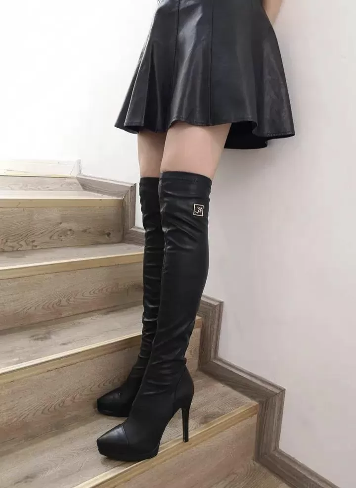 Getting warm 🥵 posted by lz963