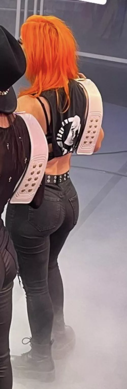 Gigi 🍑 by eddie1b23