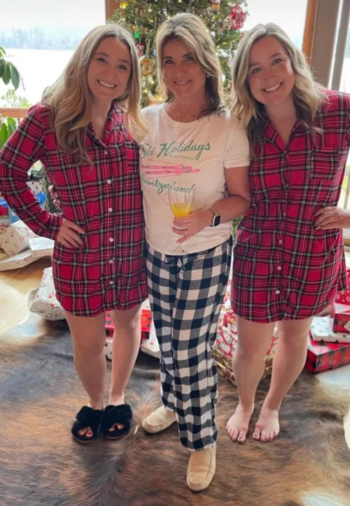 GILF mom? Or her MILF daughters? by MilfManGilfMan666