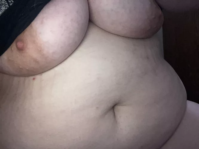 Gimme some love🥺💕 by Andi_Love5