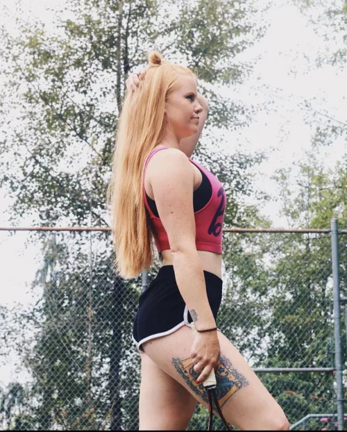 Ginger milf with a flare for the arts. Come subscribe and let’s get crafty by hollypop_01