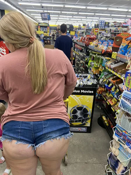 Girl in the back seen by bpoole6909