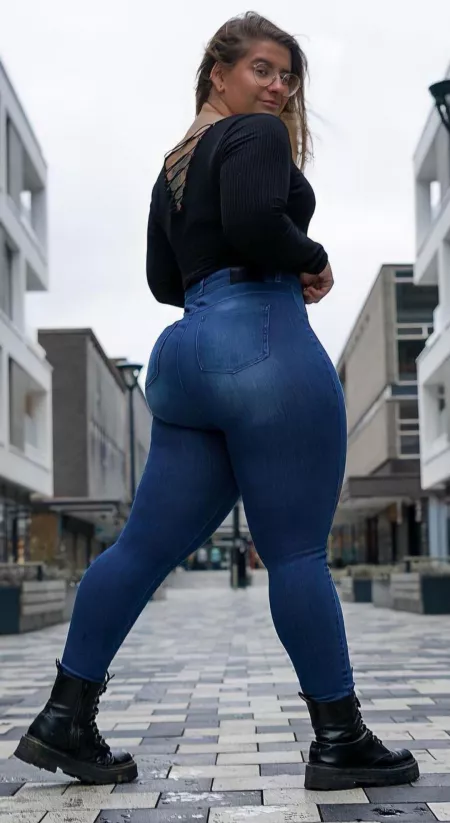 GIRL NEXT DOOR🍆💦💦💦 by LasherDeviance