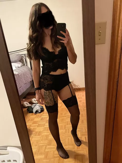 Girlfriend got some new lingerie, who wants to share her with me? by throwawaynymph294
