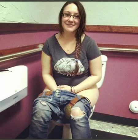Girlfriend pooping by nate326