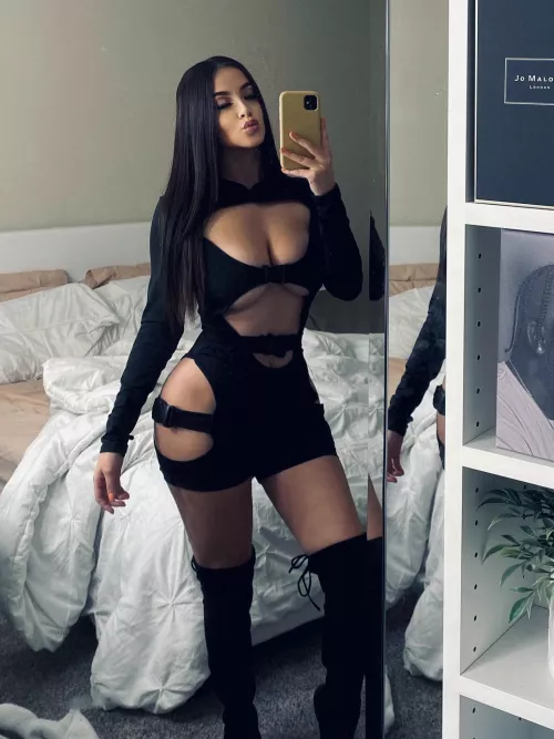 Girls Night Out by neworder99