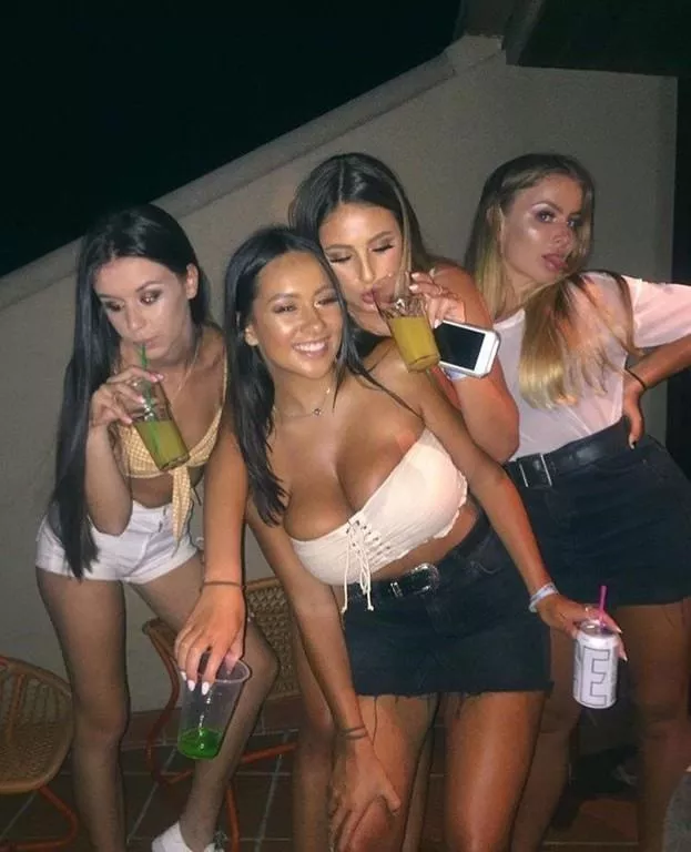 Girls Night Out posted by everydaysexy21