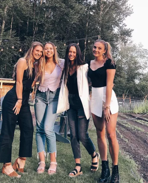 Girls night out - relaxed by superdred