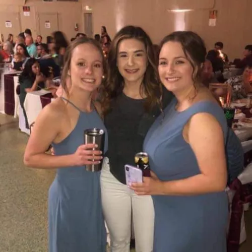 Girls on the left and right are twins, Only one of them got the big ties gene tho. by molsam69