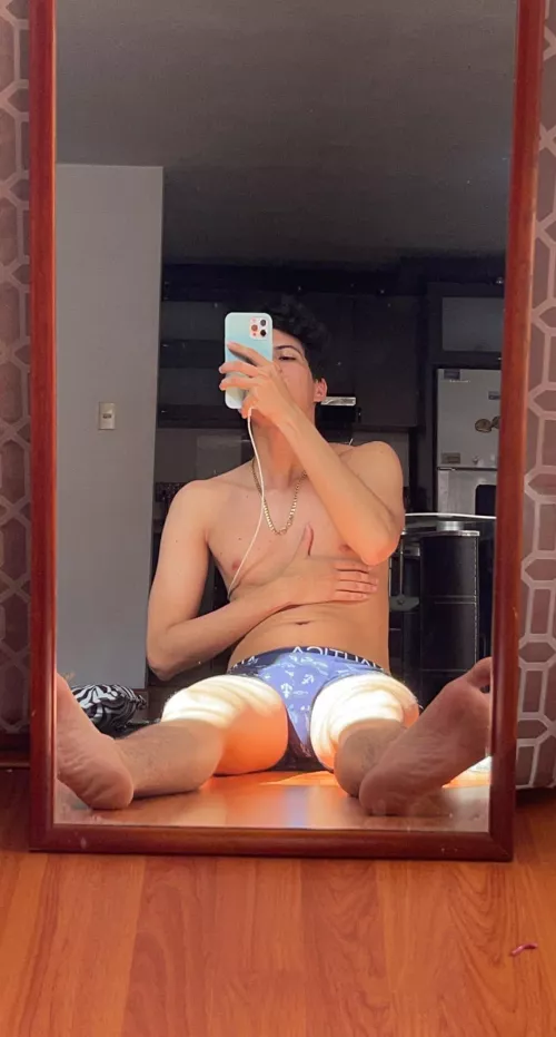 Give me a foot massage by Leossxs