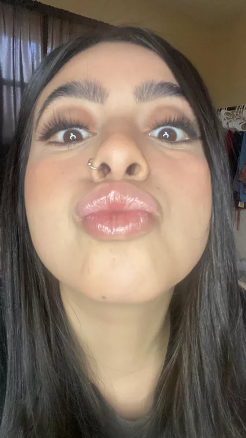 give me a kiss papi by elciesativa