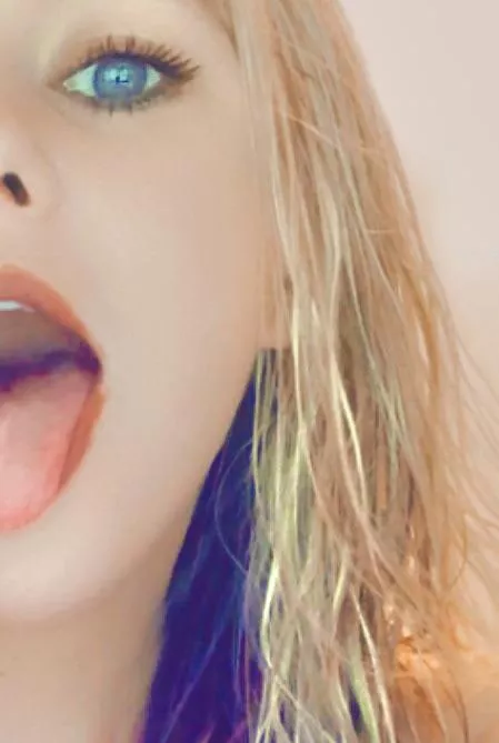 Give me something to good to look at, y’all😈😉 posted by KatMonstera