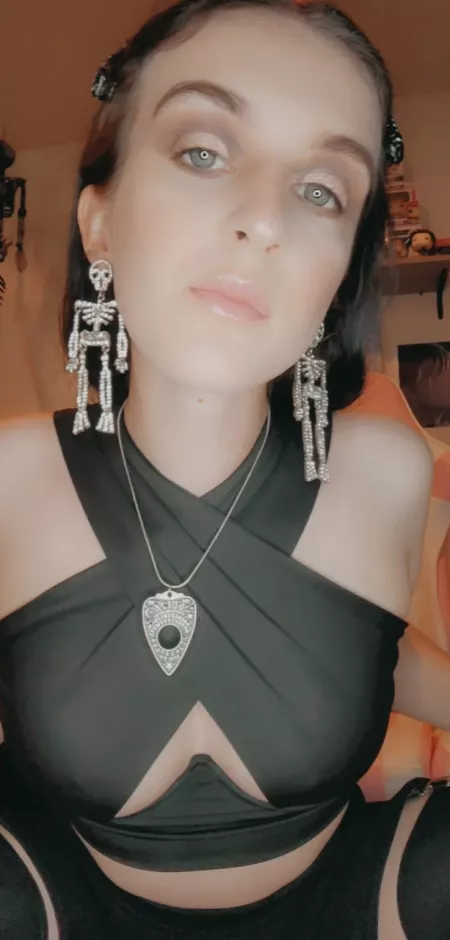 Give me the attention I deserve. 23F by Arifairy22