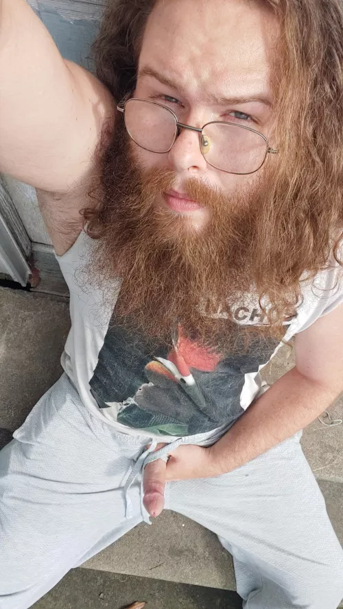 Gives a fuck what the neighbors think by Pissvagrant