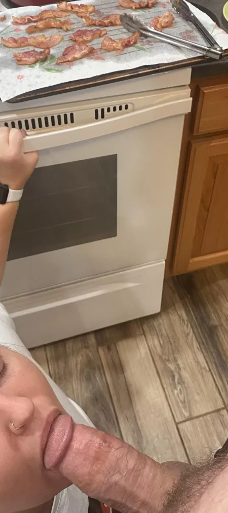 Giving her breakfast, while she cooks mine by somethingmadeup124