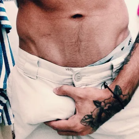 Giving it a good squeeze by menareamazing