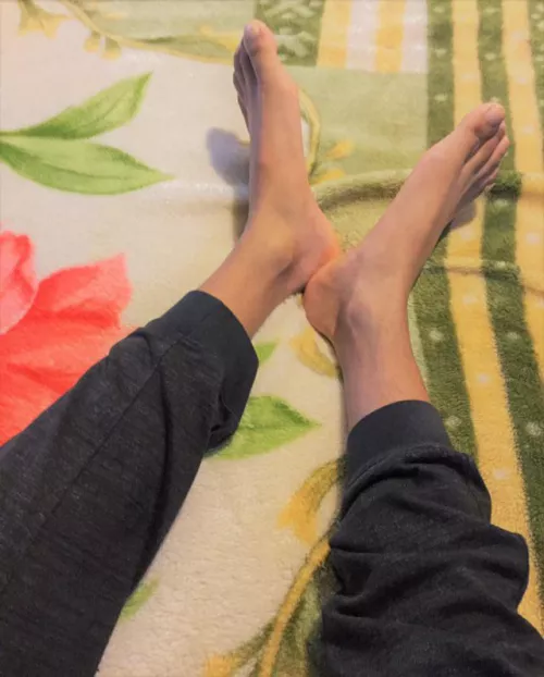 Giving my slender feet a stretch by iFuckUntillYouSquirt