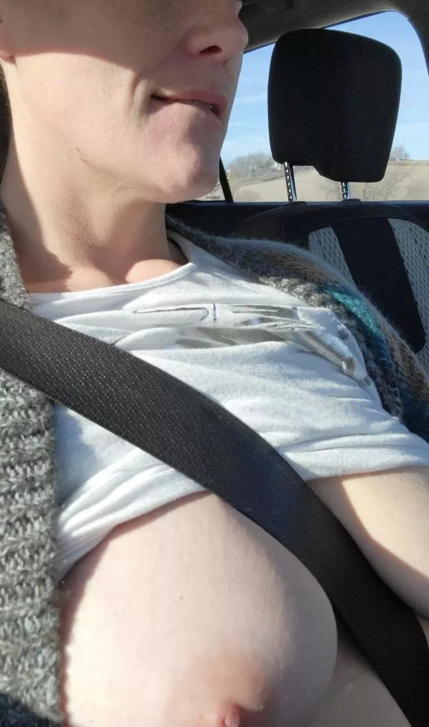 Giving the passing truck drivers a view [IMG] posted by Unicorn_Boots