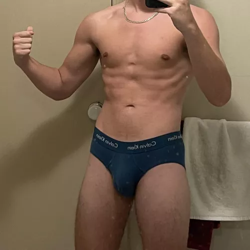 glad I switched back to briefs 💪 by dannywanks