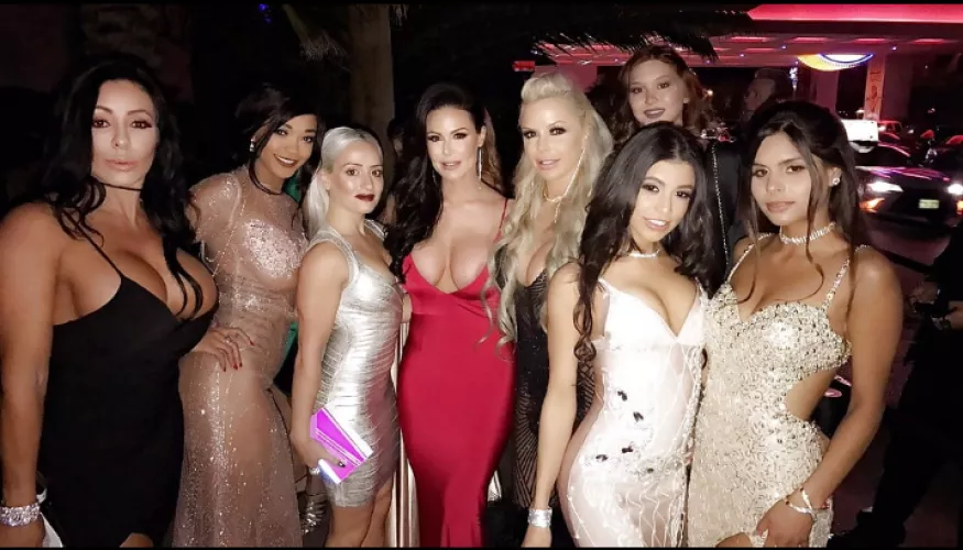 Glamorous ladies by Chaturbater1