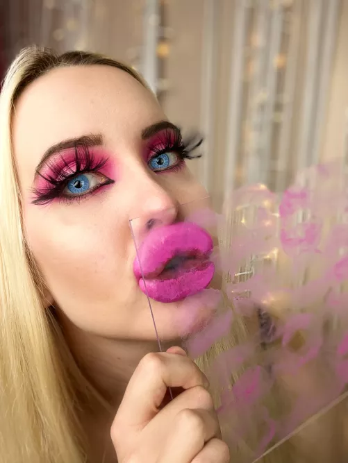 Glass kissing (OC) 💗 by Vivian_Rose1