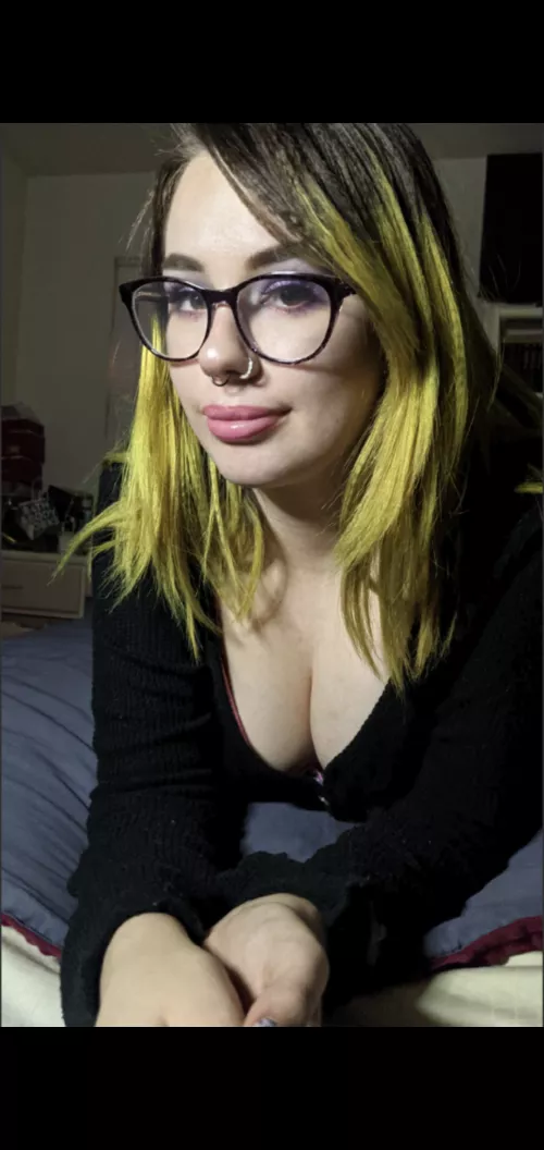 Glasses and a show ;) (OC) by zashy123