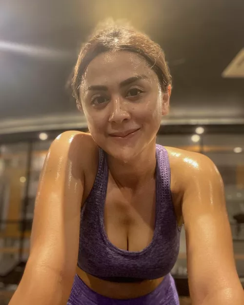 glistening shoulders by Conrado_Balboni