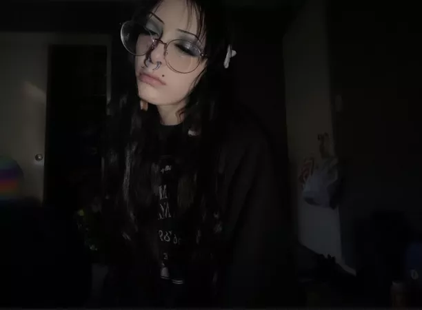 ✨Glitter babe✨ by smolsleepybat