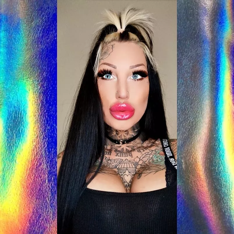 Glossy posted by gosterime