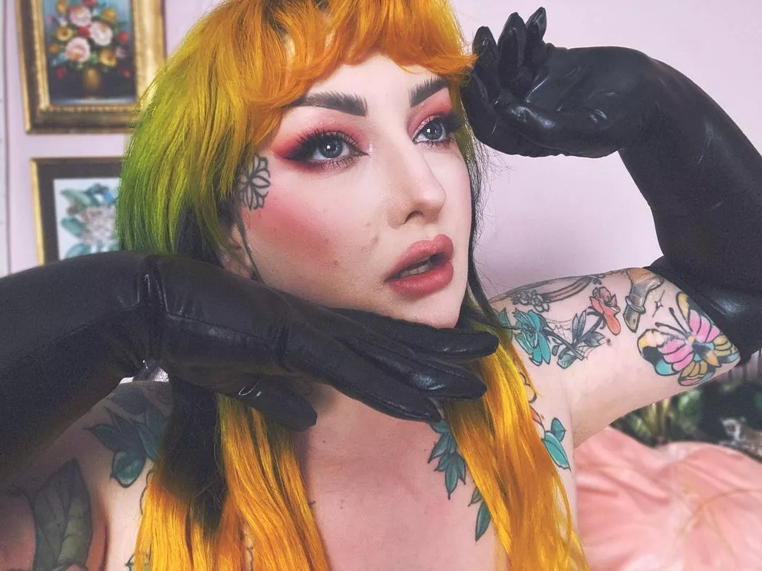 Gloves posted by guardianofsouls