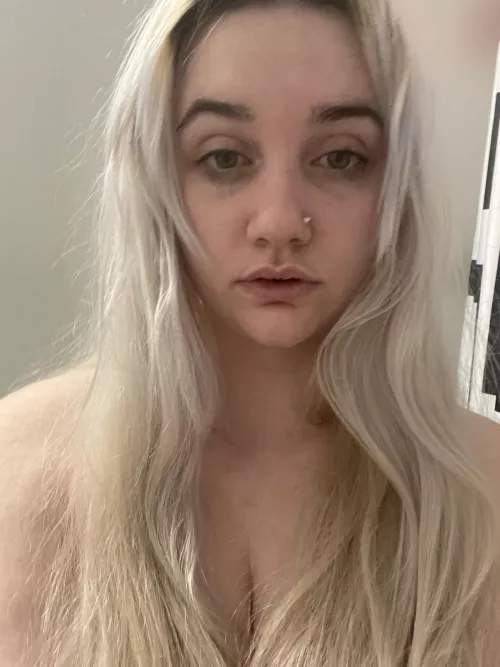 go hard on this bleach haired Jewish bitch by _feministbimbo