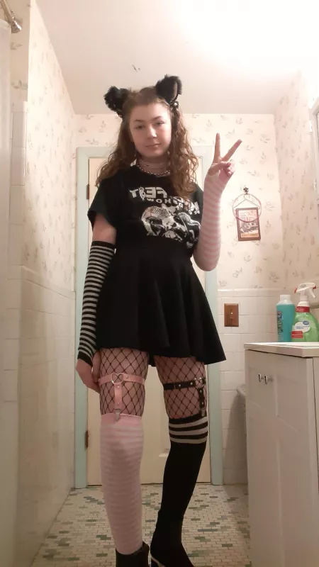 Go wild with my pic hehe show the world what a whore I am by sissy_Samantha69