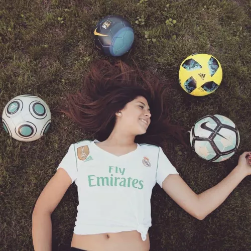 God I love it when she bares her navel like this by _Mr_Bruh_