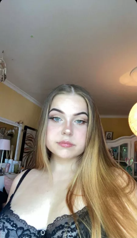 God she's hot 🤤 by manfuckthisdoodoo