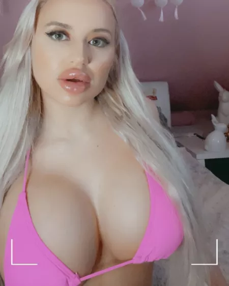 Goddess with huge tits and lips by cactusjones
