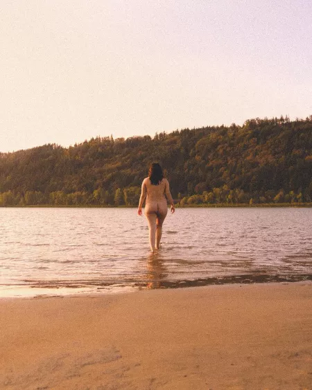 Going for a swim by thedeitynextdoor