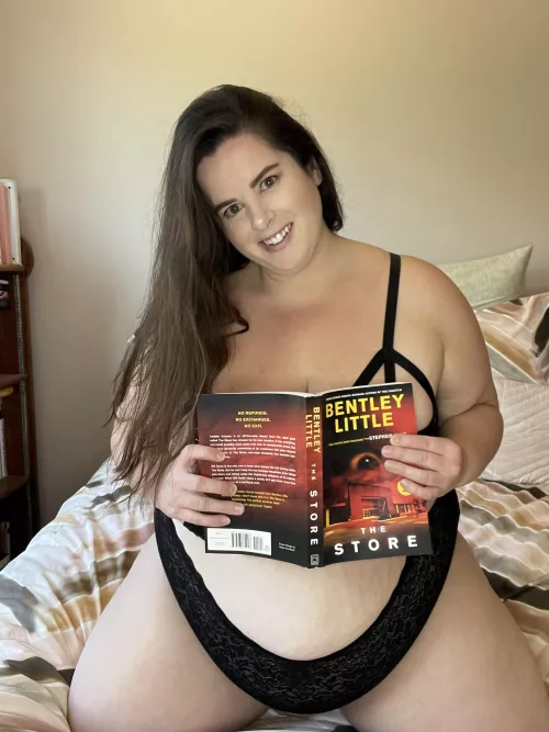 Going for that sexy librarian kind of vibe…🔥📚 by bookwormbyday