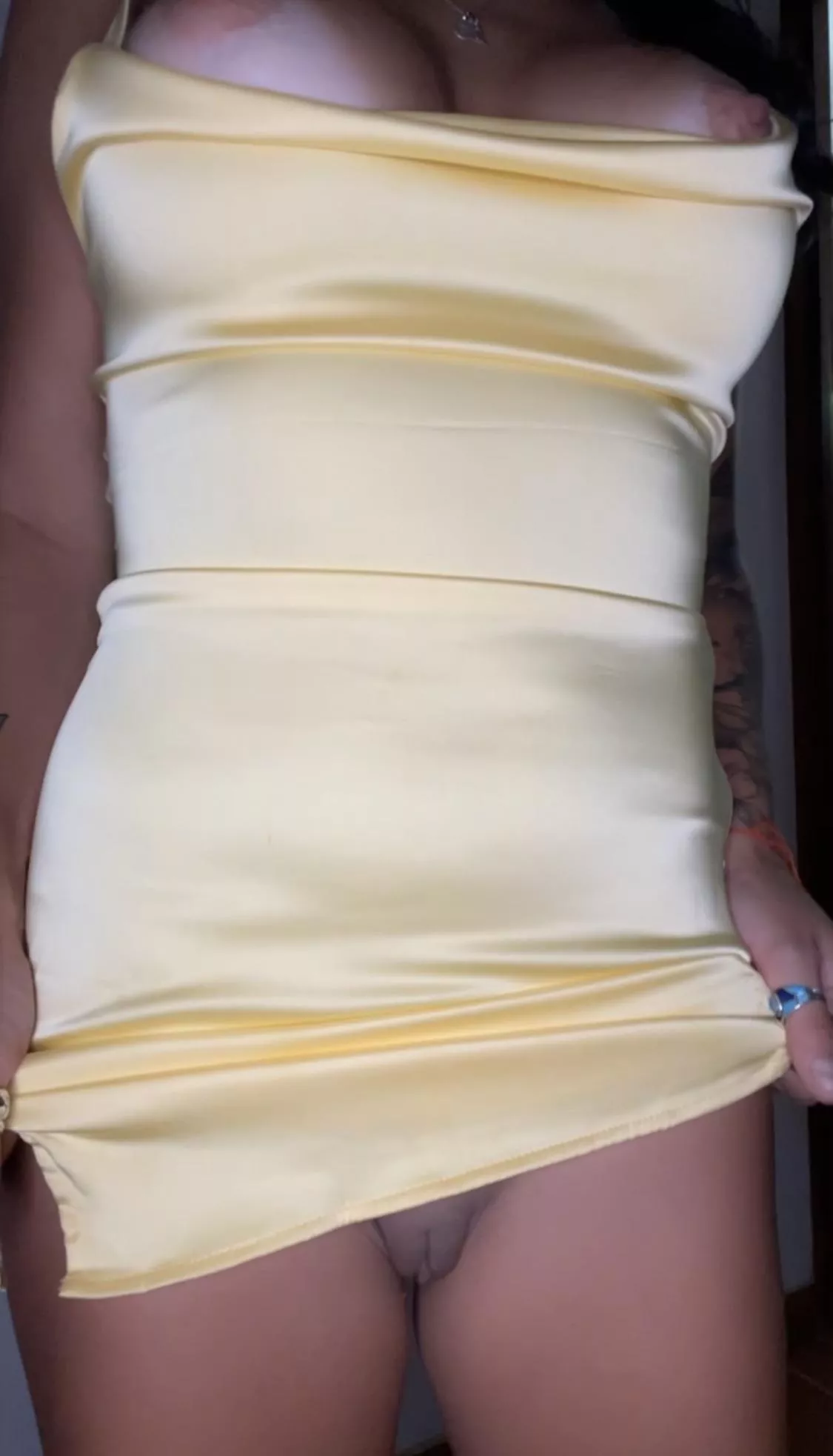 Going on a date tonight… hoping my little pussy gets destroyed in this dress 😉 posted by tropicchica