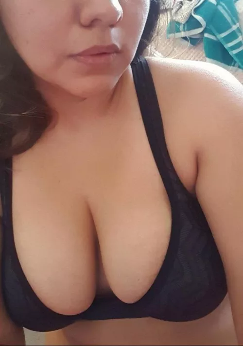 Going to the gym. Would you like to be her trainer? by KPTRYNG