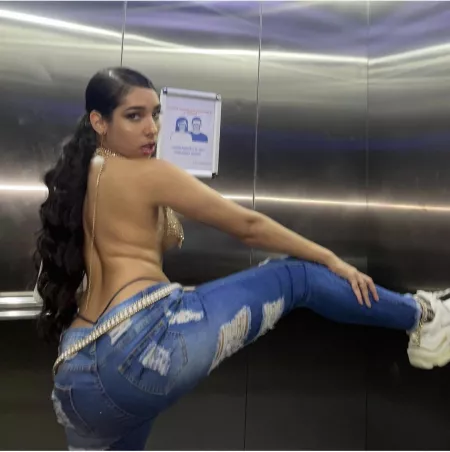 Going Up by jeansandthongs