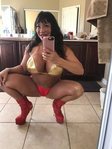 Gold whore by [deleted]