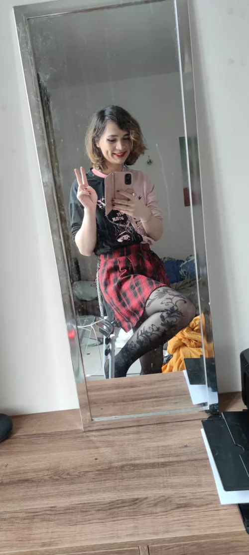 Good afternoon beautiful people :3 by Elynaela