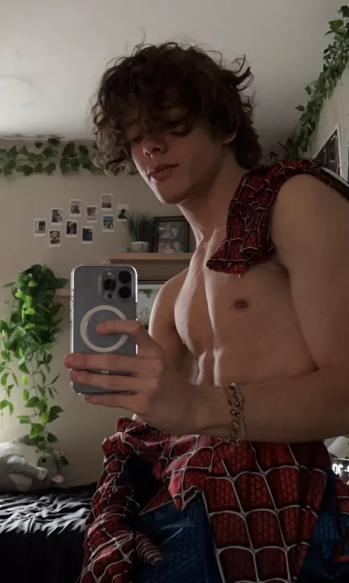 good afternoon gaymers! it’s a spidey suit kinda day 😋 by g4rnish