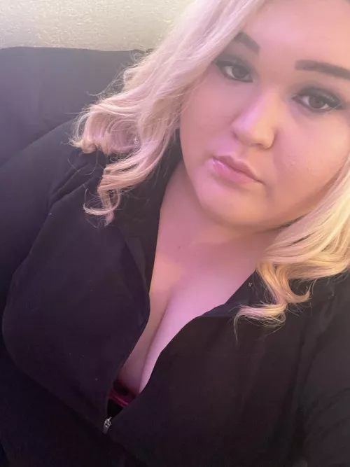 Good afternoon 💕 I hope everyone has a WONDERFUL DAY!! 👸🏼 by Itsblondie100