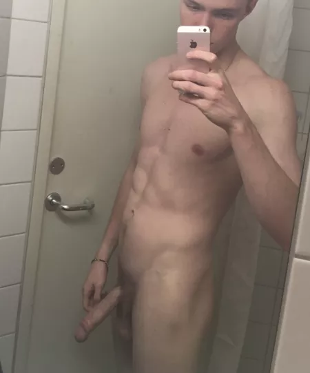 Good enough to draw? by PM_ME_YOUR_BUNGHOLEY