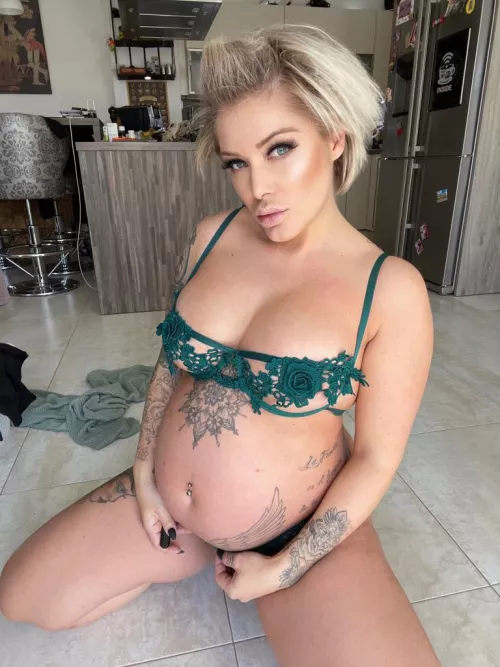 Good evening 💦😏 by PregnantWifey_