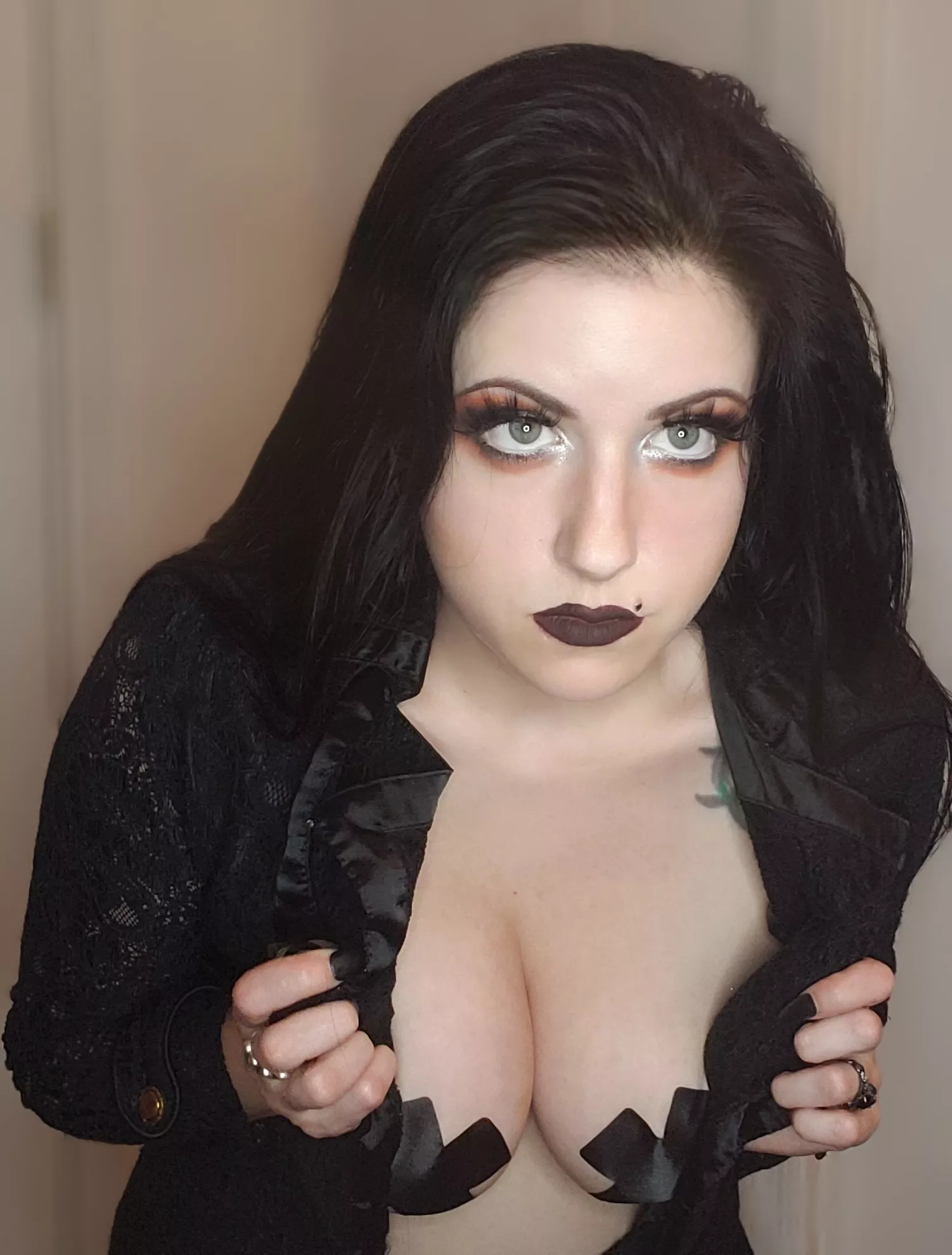 Good evening 💋 posted by Miss_Muerte0666