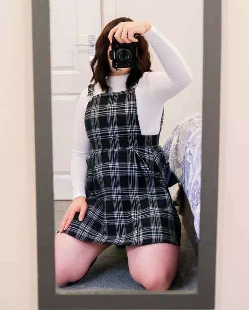 Good job I have a big camera to block my ugly face by dreamersnote